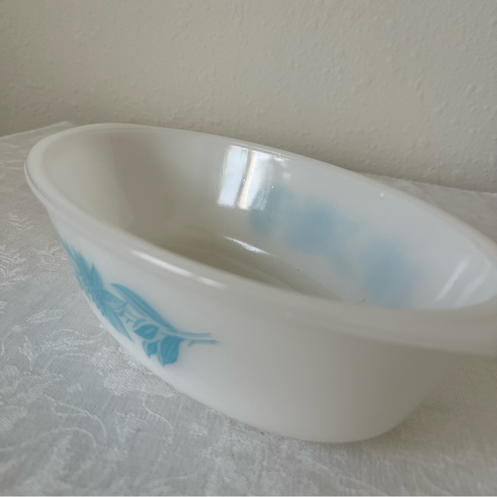 Vintage 1 QT. Glasbake White and Blue Floral Baking Casserole Dish - Picture 9 of 13